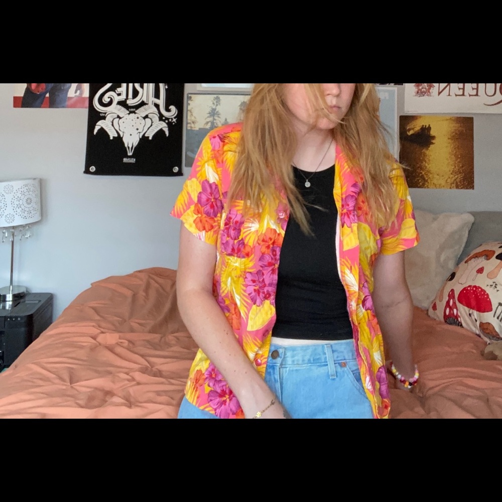 Vintage Hawaiian Shirt! Size Medium/Petite Large
